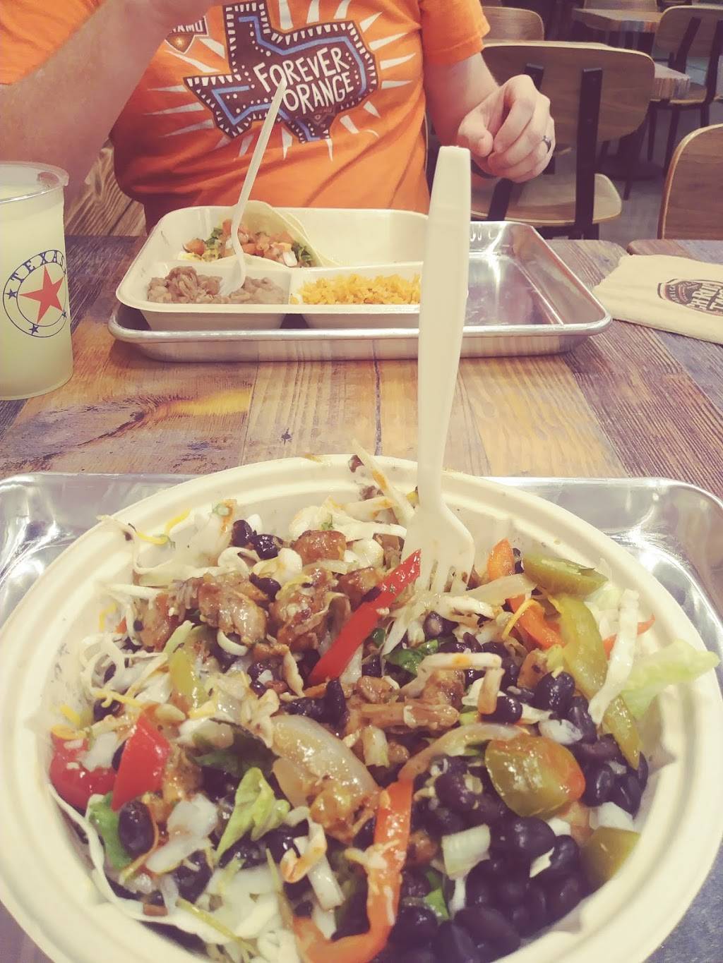 Chronic Tacos | restaurant | 20212 Eva St Ste 200, Montgomery, TX 77356, USA | 9365975756 OR +1 936-597-5756