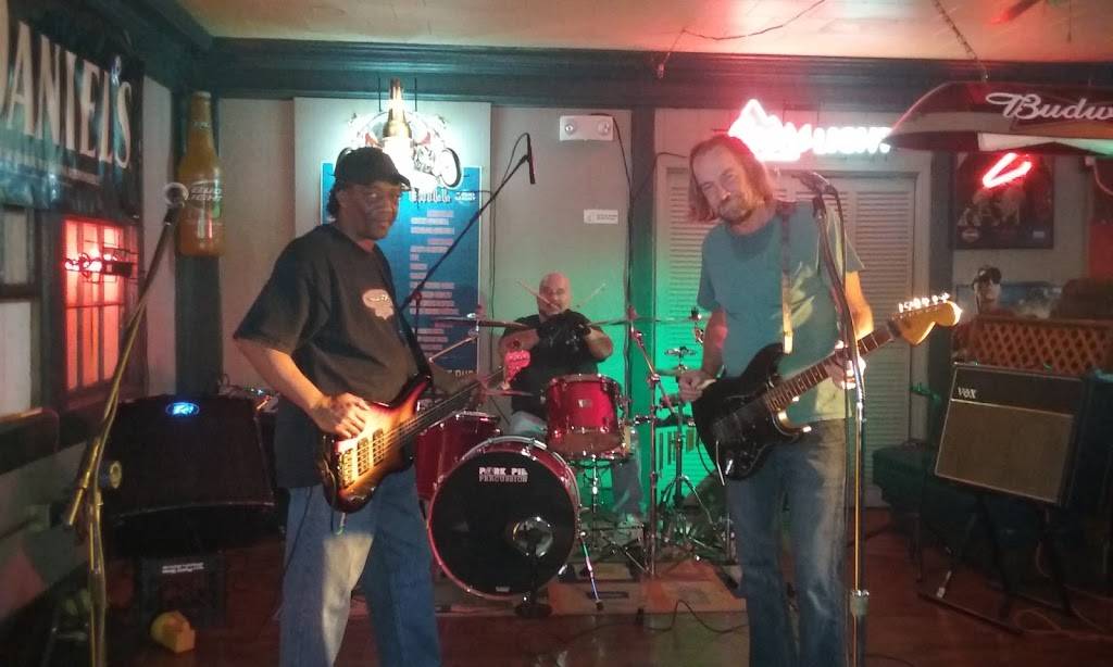 Snack Shop | restaurant | 1215 E Main St, Union City, TN 38261, USA | 7318859013 OR +1 731-885-9013