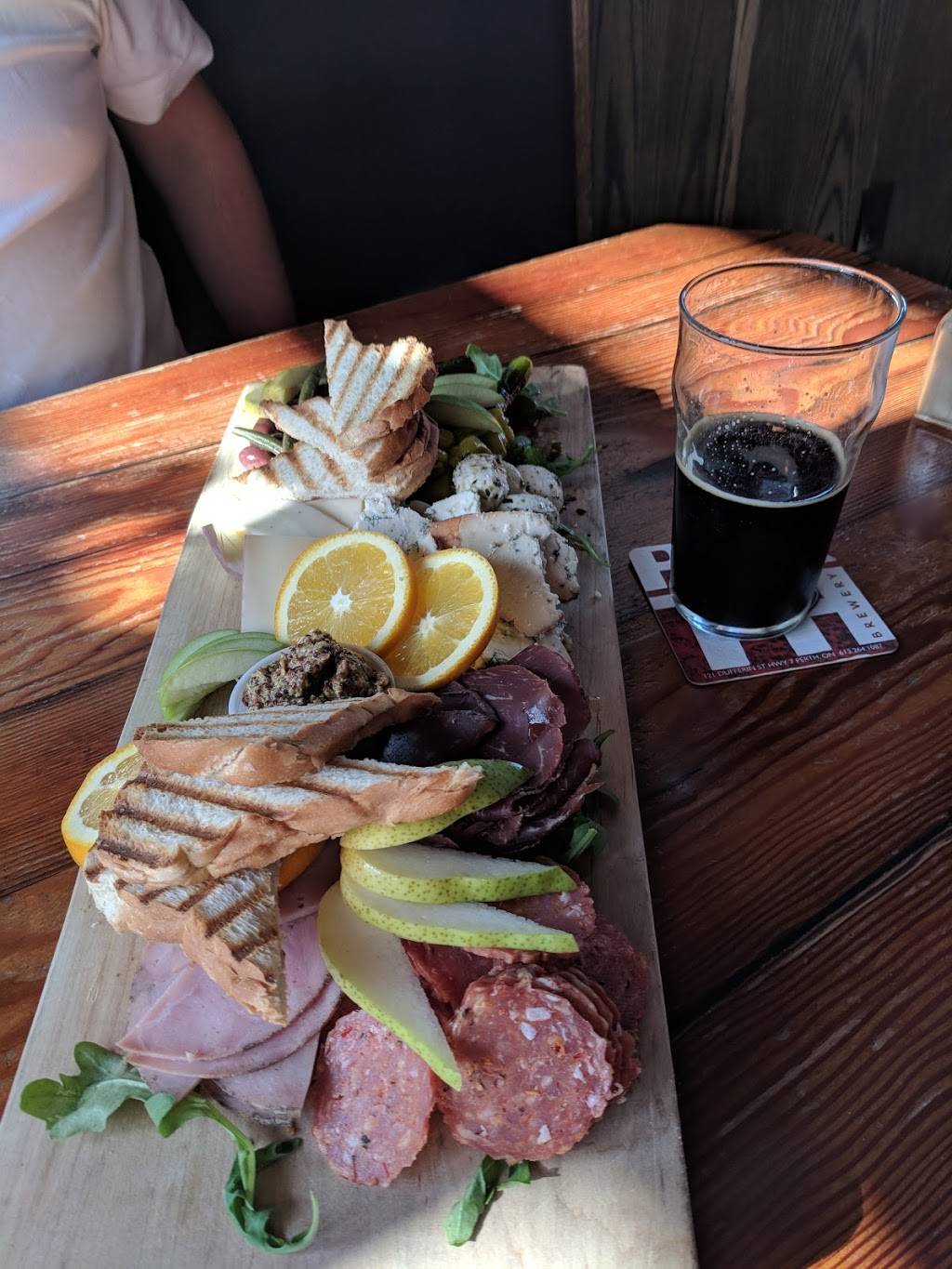 Red House West | restaurant | 629 Fortune Crescent, Kingston, ON K7P 0L5, Canada | 6133843999 OR +1 613-384-3999