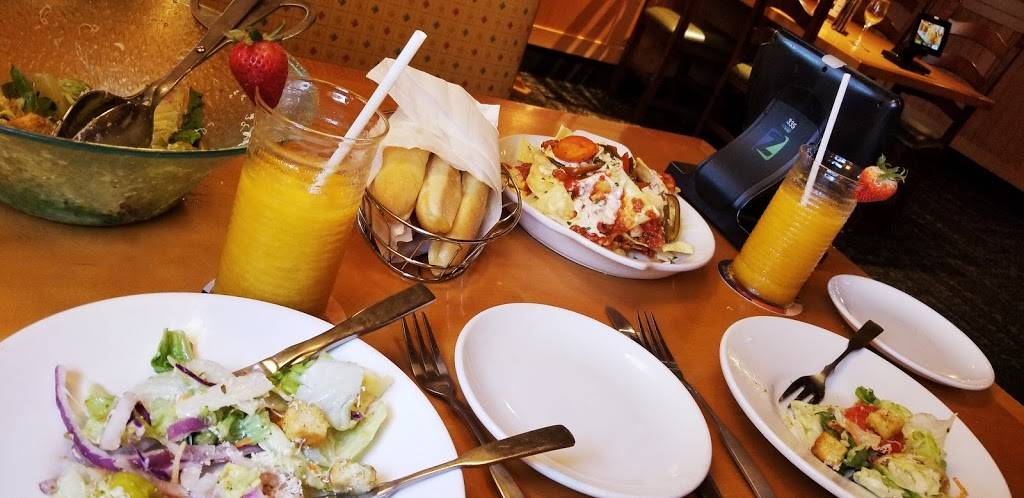 Olive Garden Italian Restaurant | meal takeaway | 510 Woodbridge Center Dr, Woodbridge, NJ 07095, USA | 7327263191 OR +1 732-726-3191