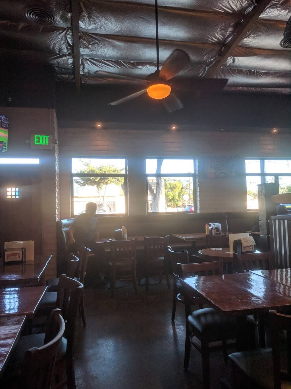 Rockys Family Bar & Grill | restaurant | 3821 W Magnolia Blvd, Burbank, CA 91505, USA | 8188430227 OR +1 818-843-0227