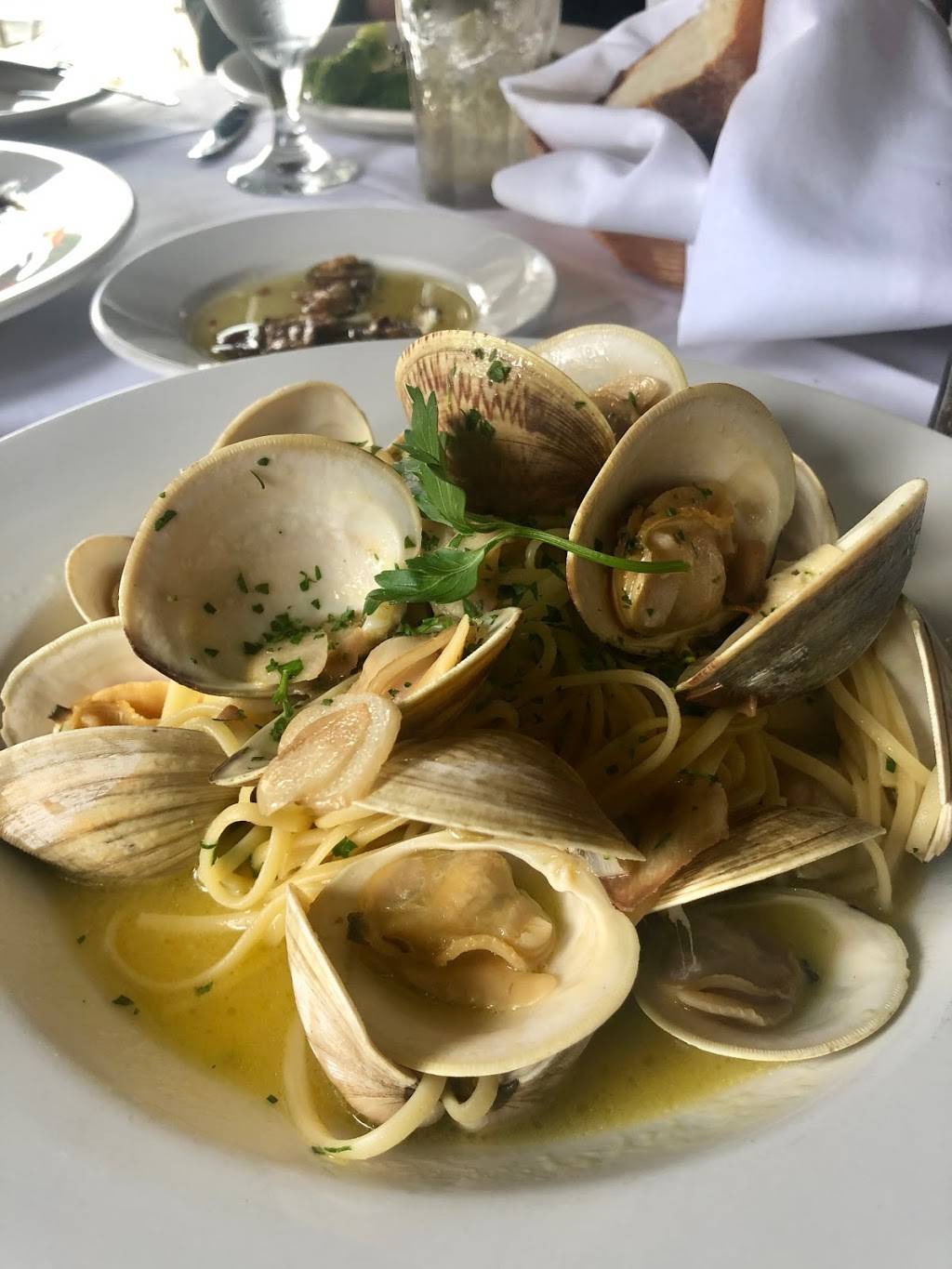 Il Montebello Restaurant | restaurant | 81 Kings Circuit, Yarmouth Port, MA 02675, USA | 5083625000 OR +1 508-362-5000