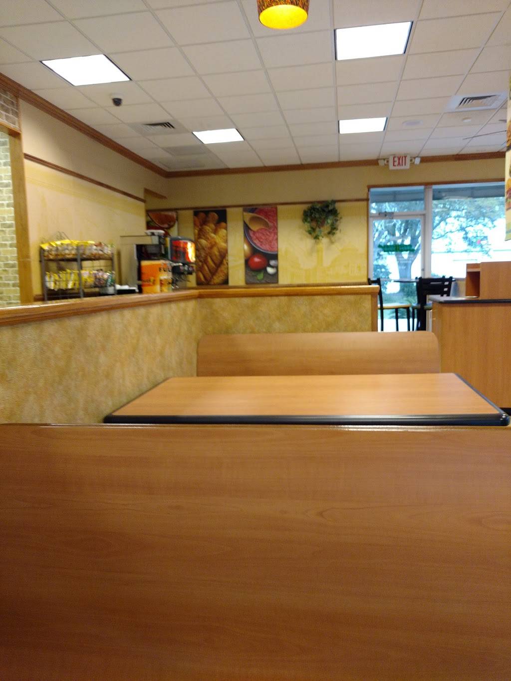 Subway | meal takeaway | 2180 E Pass Rd, Gulfport, MS 39507, USA | 2288961507 OR +1 228-896-1507