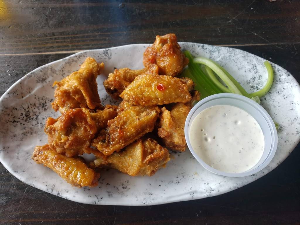 Moe Moons | restaurant | 918 Ocean Blvd, Myrtle Beach, SC 29577, USA | 8434484926 OR +1 843-448-4926