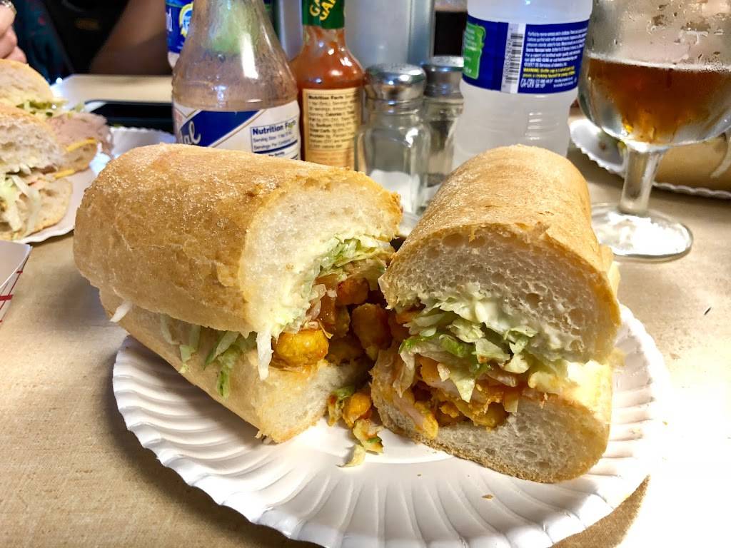 Domilises Po-Boy & Bar | restaurant | 5240 Annunciation St, New Orleans, LA 70115, USA | 5048999126 OR +1 504-899-9126