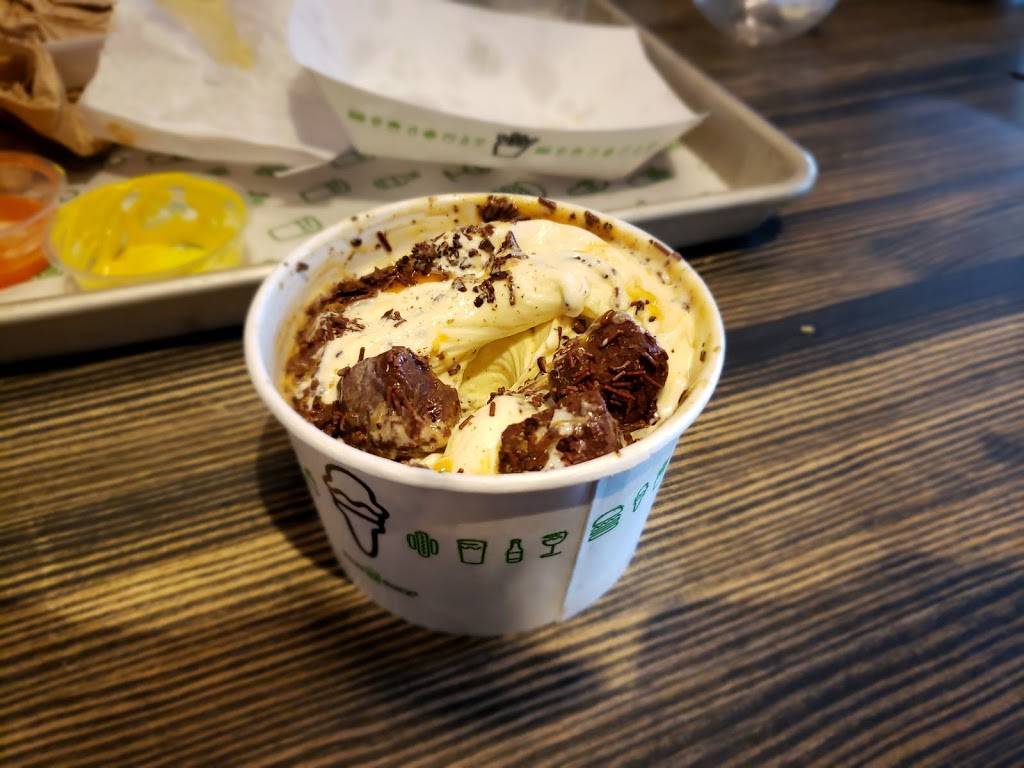 Shake Shack | restaurant | 71-26 Austin St, Forest Hills, NY 11375, USA | 7189283234 OR +1 718-928-3234