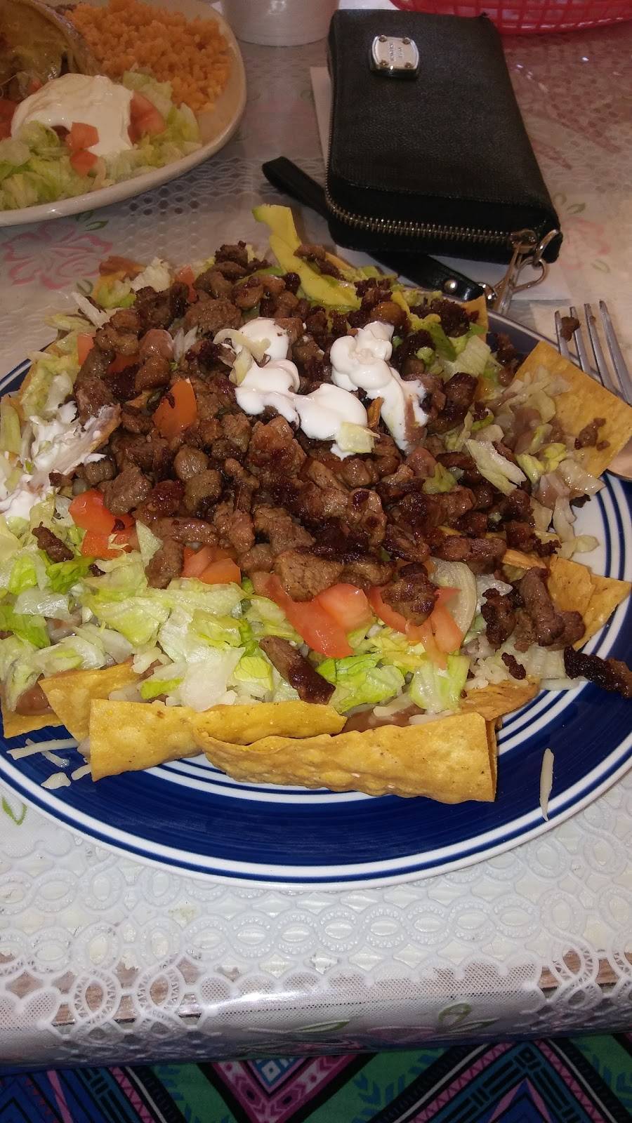 Moms Drive-In | restaurant | Trio Rd, 5923 Juanche Ave, Tranquillity, CA 93668, USA | 5596987286 OR +1 559-698-7286