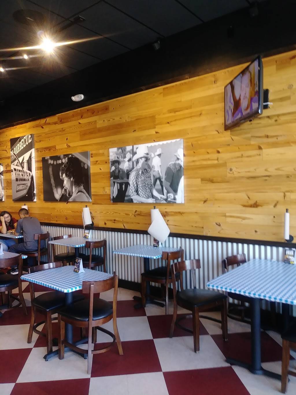 Dickeys Barbecue Pit | restaurant | 2207 Claribel Rd, Riverbank, CA 95367, USA | 2098692200 OR +1 209-869-2200