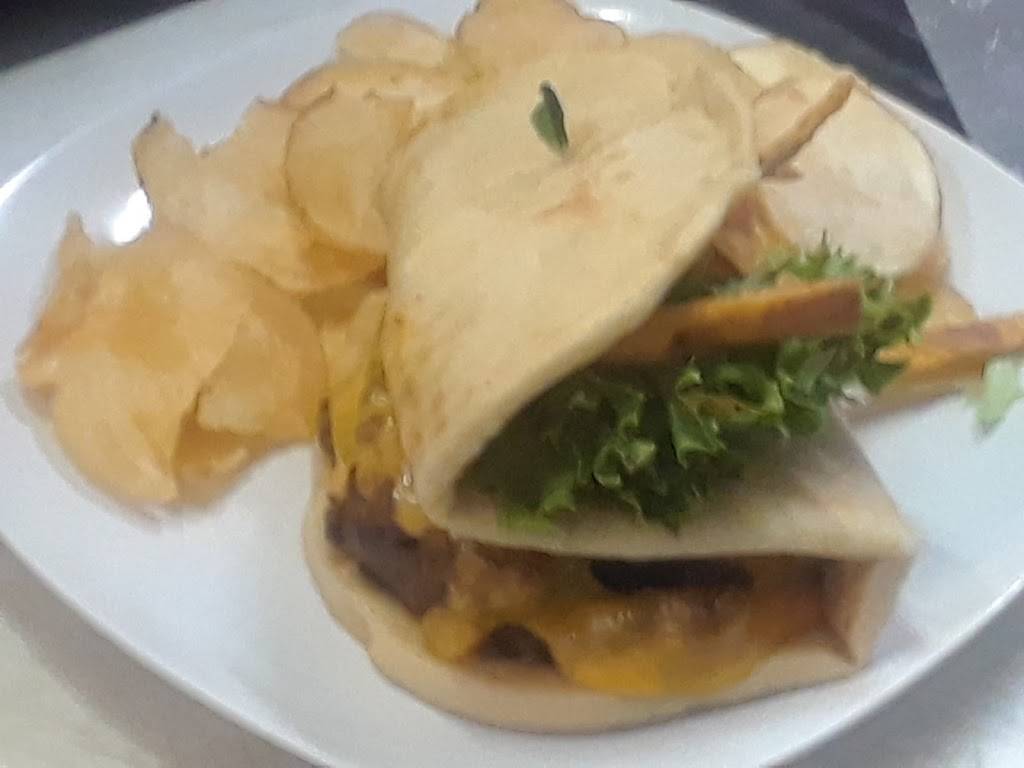 Strings Bar & Grill | restaurant | 183 George Waterman Rd, Johnston, RI 02919, USA | 4012339300 OR +1 401-233-9300