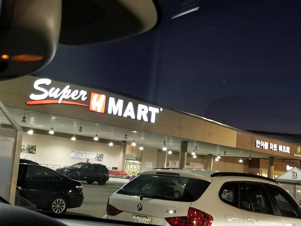 Civic Center Plaza | shopping mall | 7801 N Waukegan Rd, Niles, IL 60714, USA | 6306452800 OR +1 630-645-2800