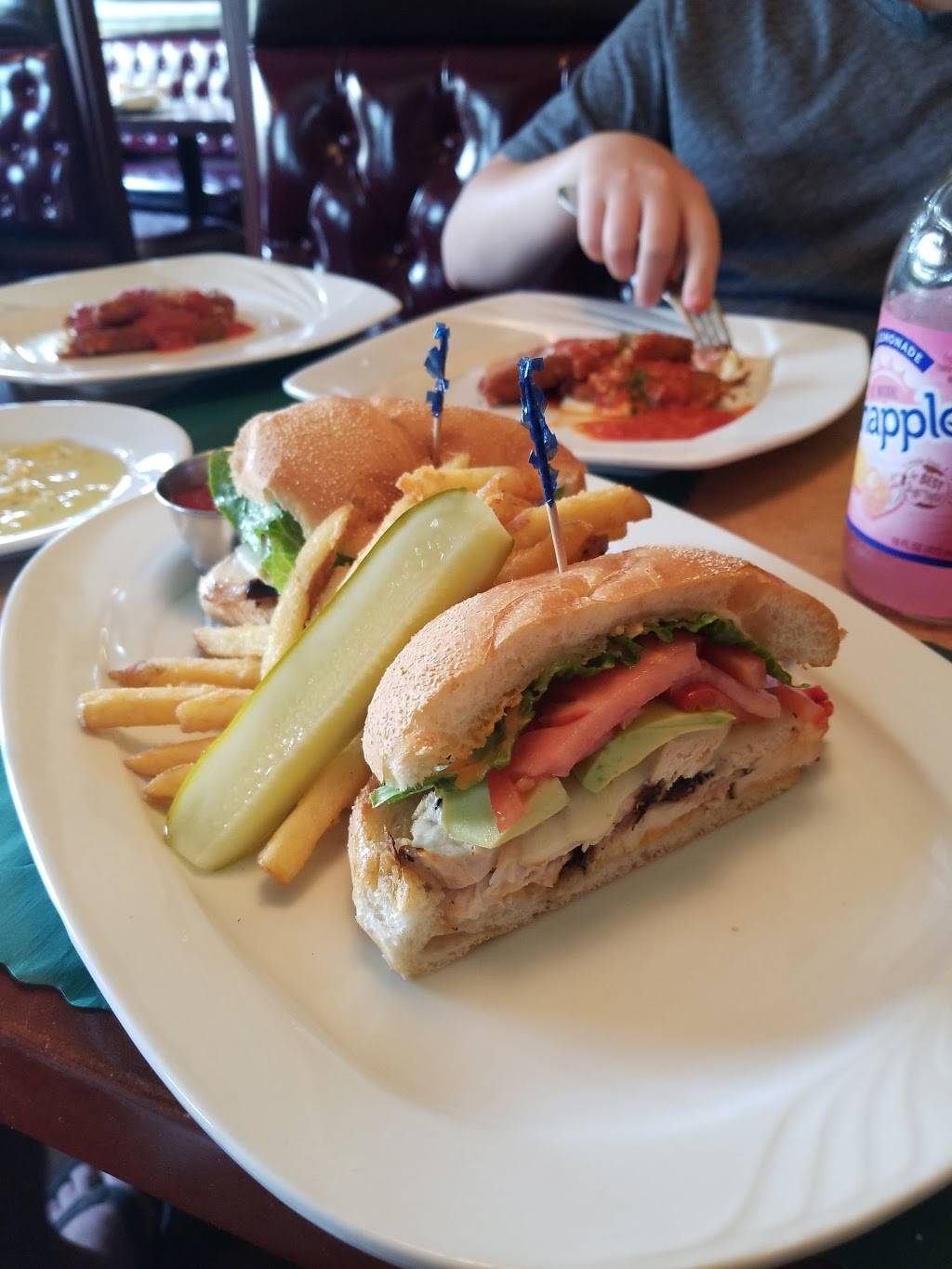 Vespuccis Restaurant | restaurant | 150 Main St, Cheshire, CT 06410, USA | 2032719143 OR +1 203-271-9143