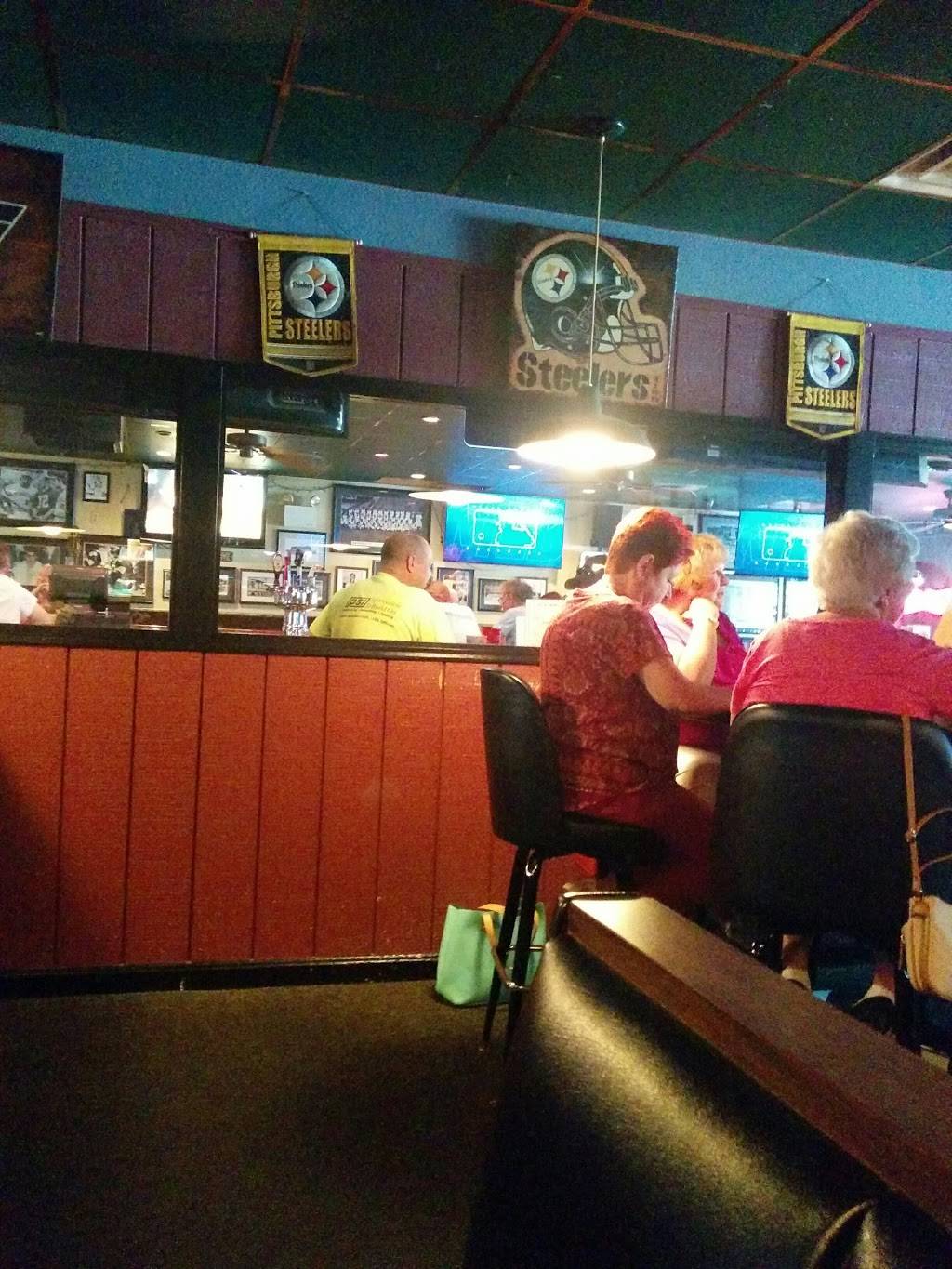 Blinkys Noble Grill & Bar | restaurant | 2350 Noblestown Rd # 11, Pittsburgh, PA 15205, USA | 4129190548 OR +1 412-919-0548