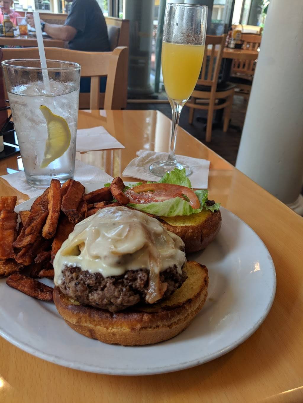 Village Bar & Grille | restaurant | 3 Skidway Village Walk, Savannah, GA 31411, USA | 9125985106 OR +1 912-598-5106