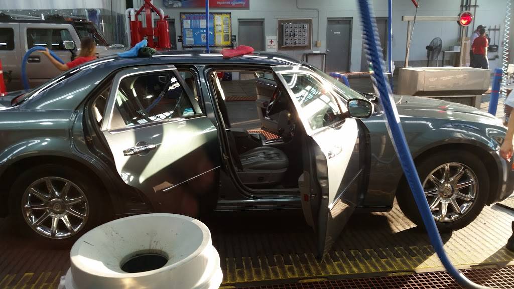 Delta Sonic Car Wash | bakery | 1812 W Jefferson St, Joliet, IL 60435, USA | 8152077000 OR +1 815-207-7000