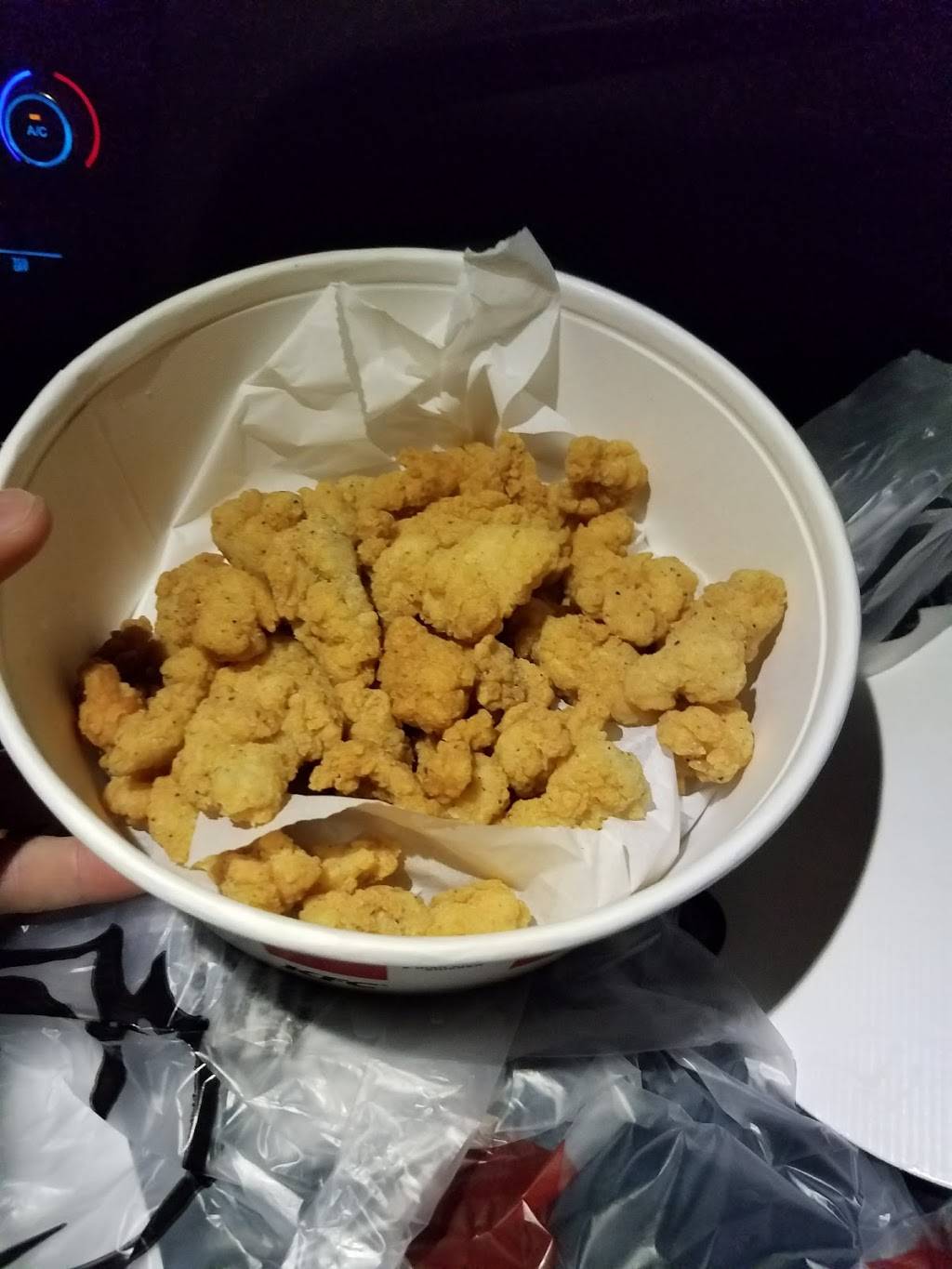 KFC | restaurant | 3415 Fiesta Ct, La Crosse, WI 54601, USA | 6087884610 OR +1 608-788-4610