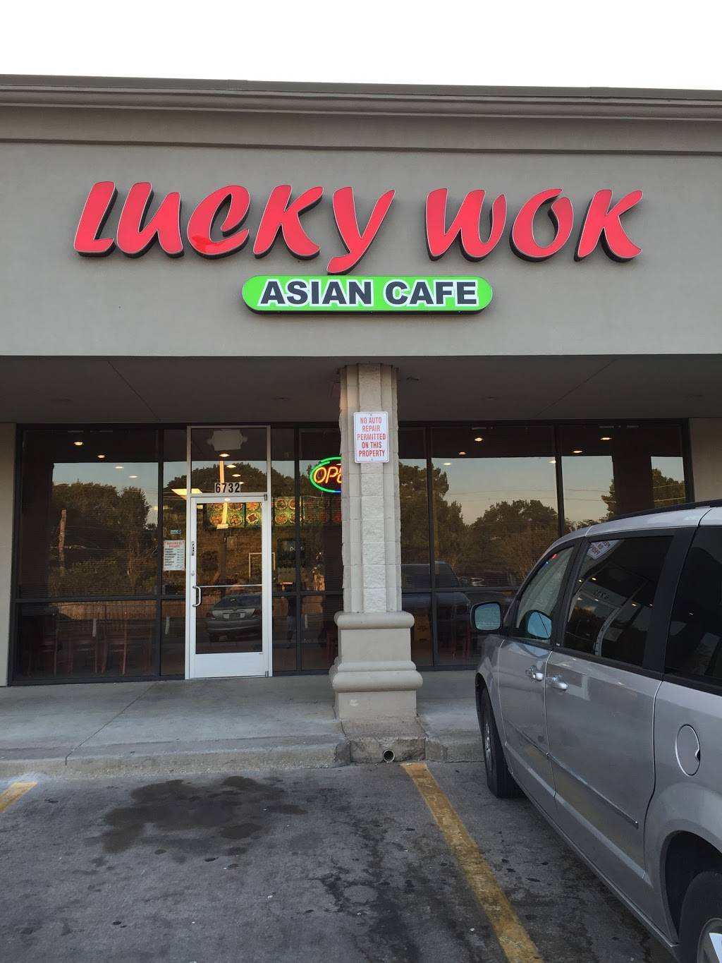 Lucky Wok Asian Cafe | restaurant | 6732 Forest Hill Dr, Forest Hill, TX 76140, USA | 8172931165 OR +1 817-293-1165