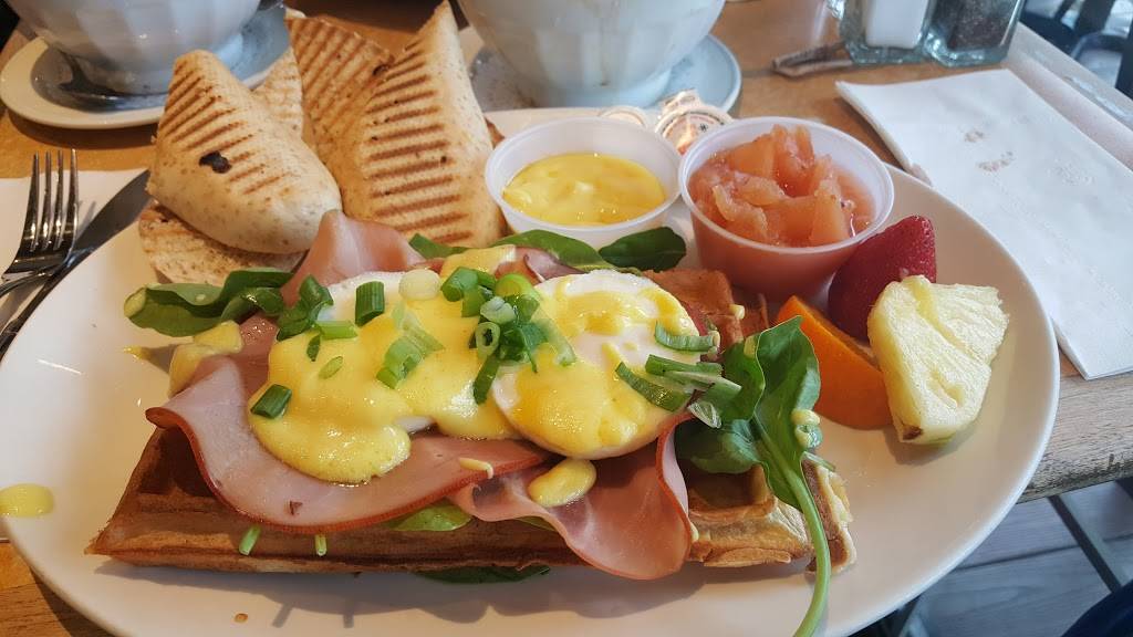 Manneken-Pis | cafe | 320 Rue Champlain, Saint-Jean-sur-Richelieu, QC J3B 6W2, Canada | 4503483254 OR +1 450-348-3254