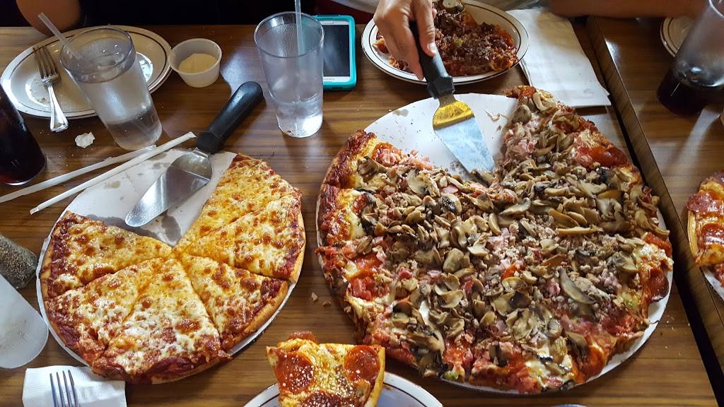 Chuck Wagon Pizza | meal delivery | 971 N Lakeshore Dr, Ludington, MI 49431, USA | 2318432852 OR +1 231-843-2852