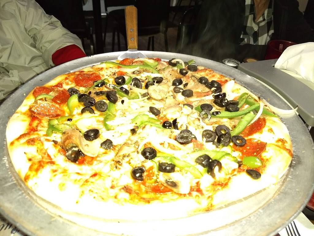Big Mikes Pizza | restaurant | 1939 S Tamiami Trail, Venice, FL 34293, USA | 9413035805 OR +1 941-303-5805