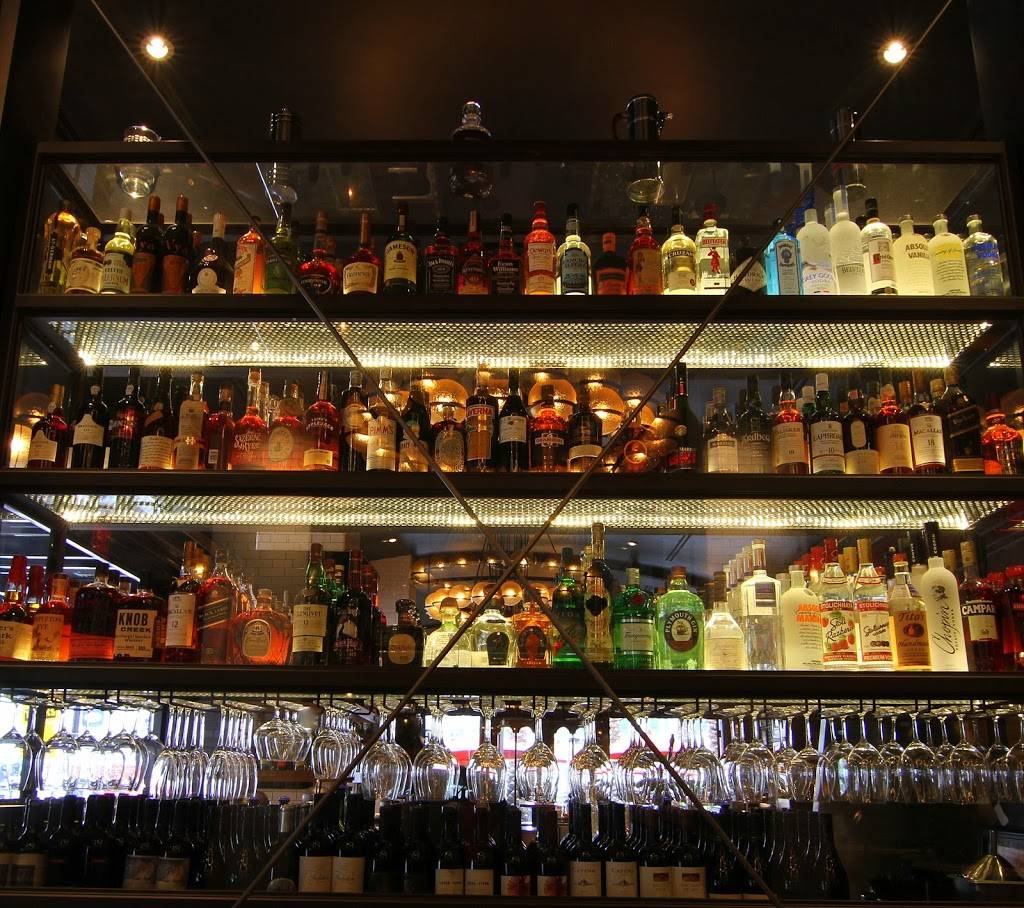 Lou & Mickeys | restaurant | 224 Fifth Ave, San Diego, CA 92101, USA | 6192374900 OR +1 619-237-4900