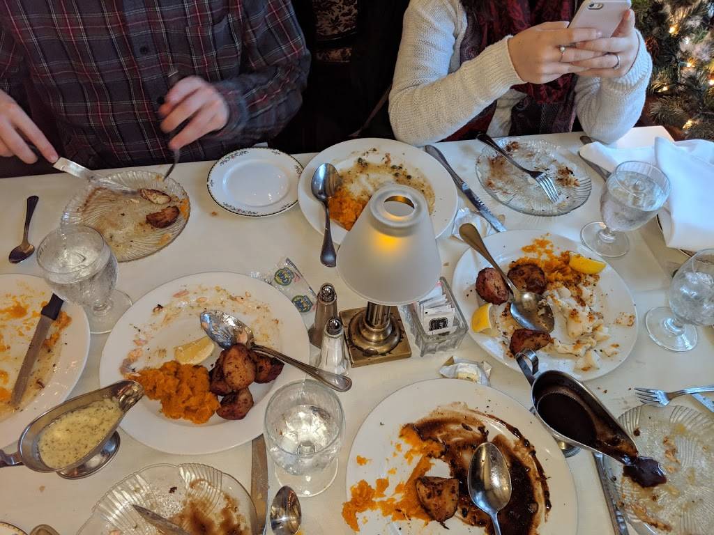 Lafayette House | restaurant | 109 Washington St, Foxborough, MA 02035, USA | 5085435344 OR +1 508-543-5344