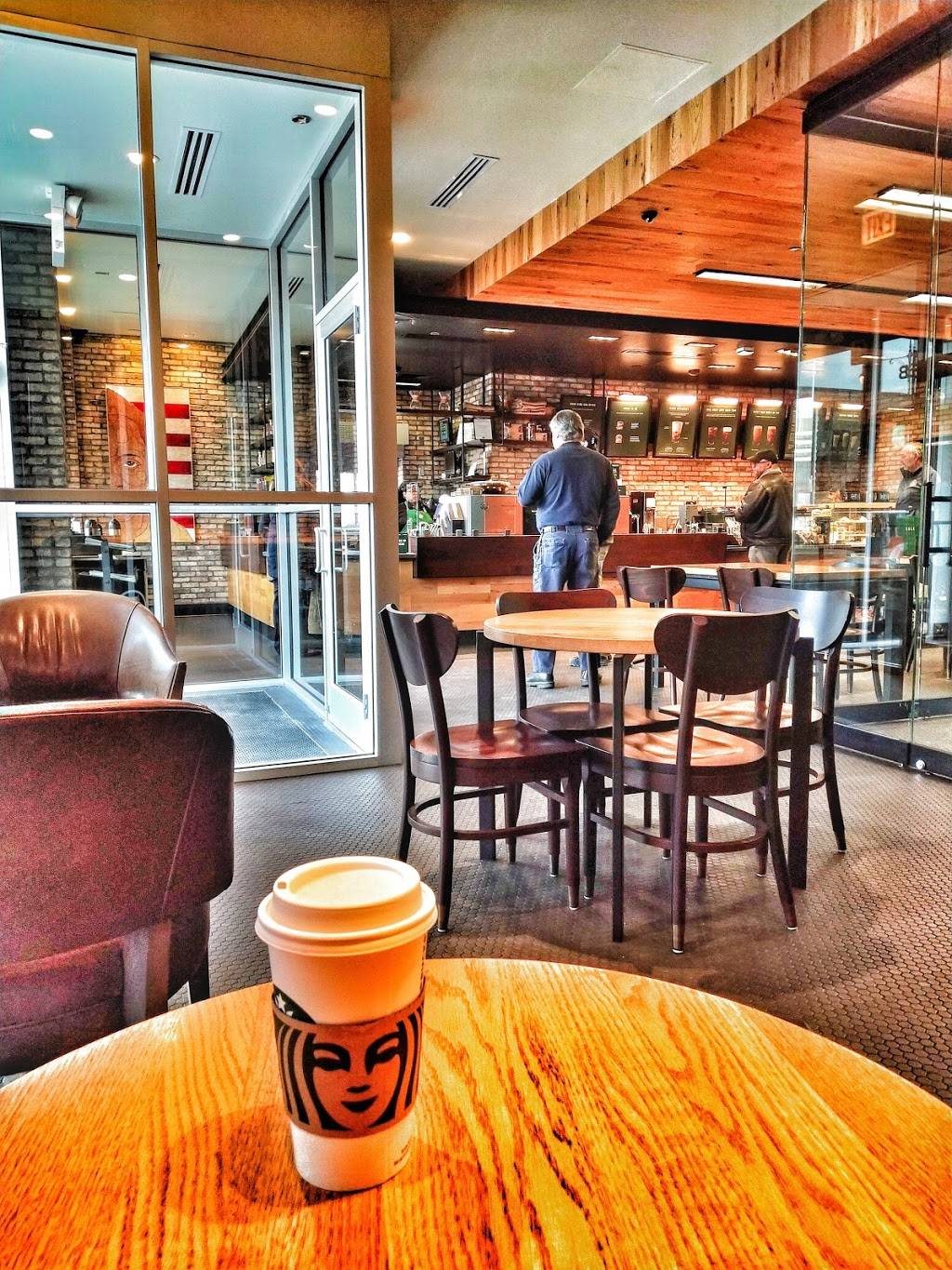 Starbucks | cafe | 806 W 63rd St Unit B, Chicago, IL 60621, USA | 3128022669 OR +1 312-802-2669