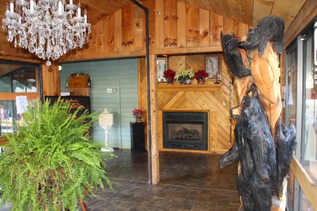 Crystelle Creek Restaurant | restaurant | 1654 East Pkwy, Gatlinburg, TN 37738, USA | 8654301551 OR +1 865-430-1551