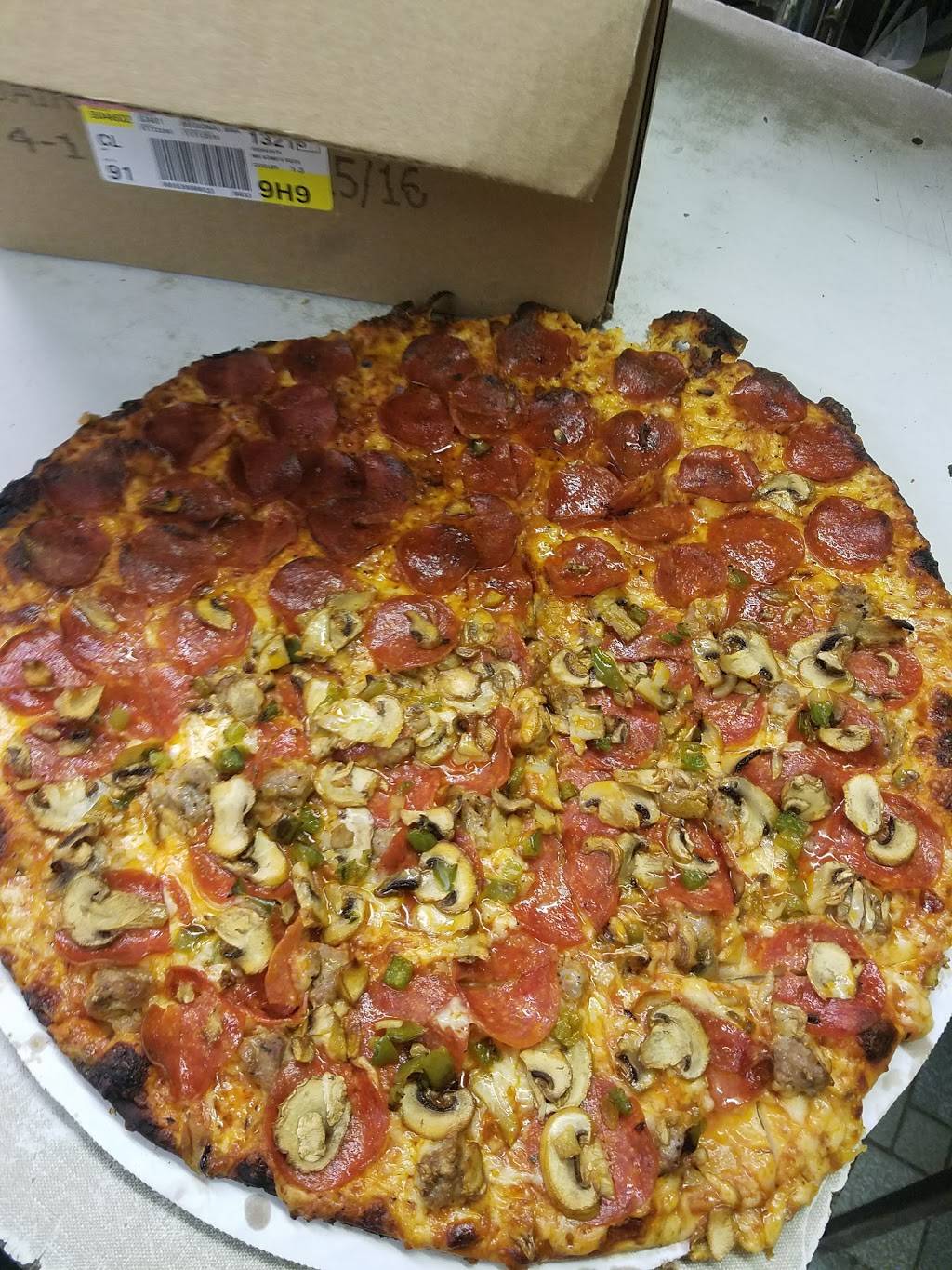 Mr. Scribs Pizza | restaurant | 6826 E Apple Ave, Muskegon, MI 49442, USA | 2317882301 OR +1 231-788-2301