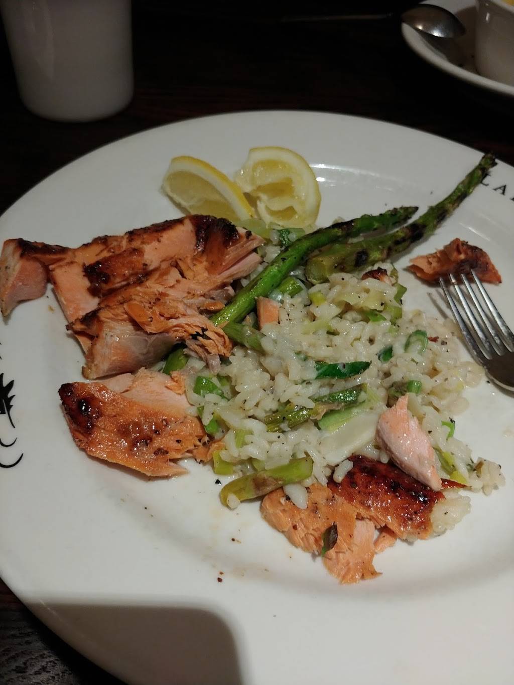 Lakeshore Grill | restaurant | 14200 Lakeside Cir, Sterling Heights, MI 48313, USA | 5865662960 OR +1 586-566-2960