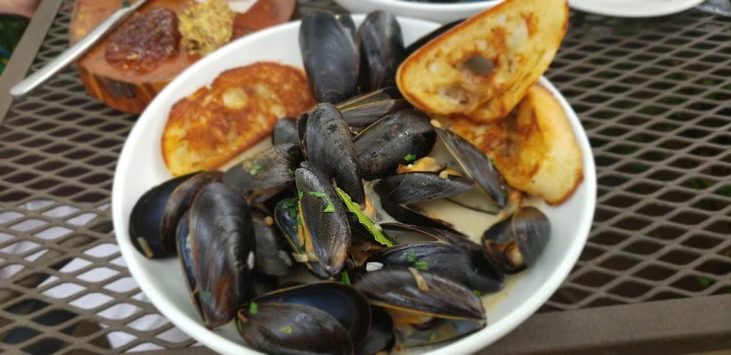 Saltus River Grill | restaurant | 802 Bay St ste c, Beaufort, SC 29902, USA | 8433793474 OR +1 843-379-3474