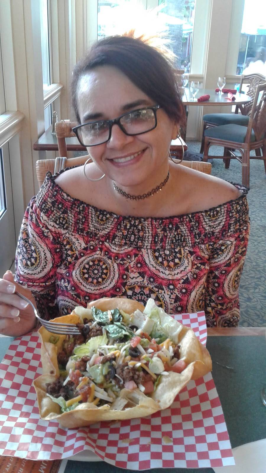 Flamingos Restaurant | restaurant | 8701 Astronaut Blvd, Cape Canaveral, FL 32920, USA | 3218686571 OR +1 321-868-6571