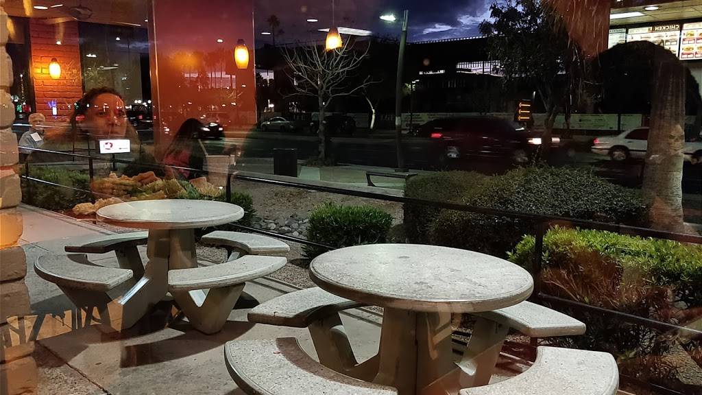 Jack in the Box | restaurant | 141 N Arizona Ave, Chandler, AZ 85225, USA | 4809637187 OR +1 480-963-7187