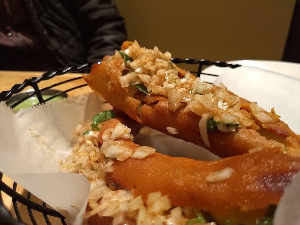 Curry On Fire indian Cuisine | restaurant | 1030 W Taylor St, Chicago, IL 60607, USA | 3126248888 OR +1 312-624-8888