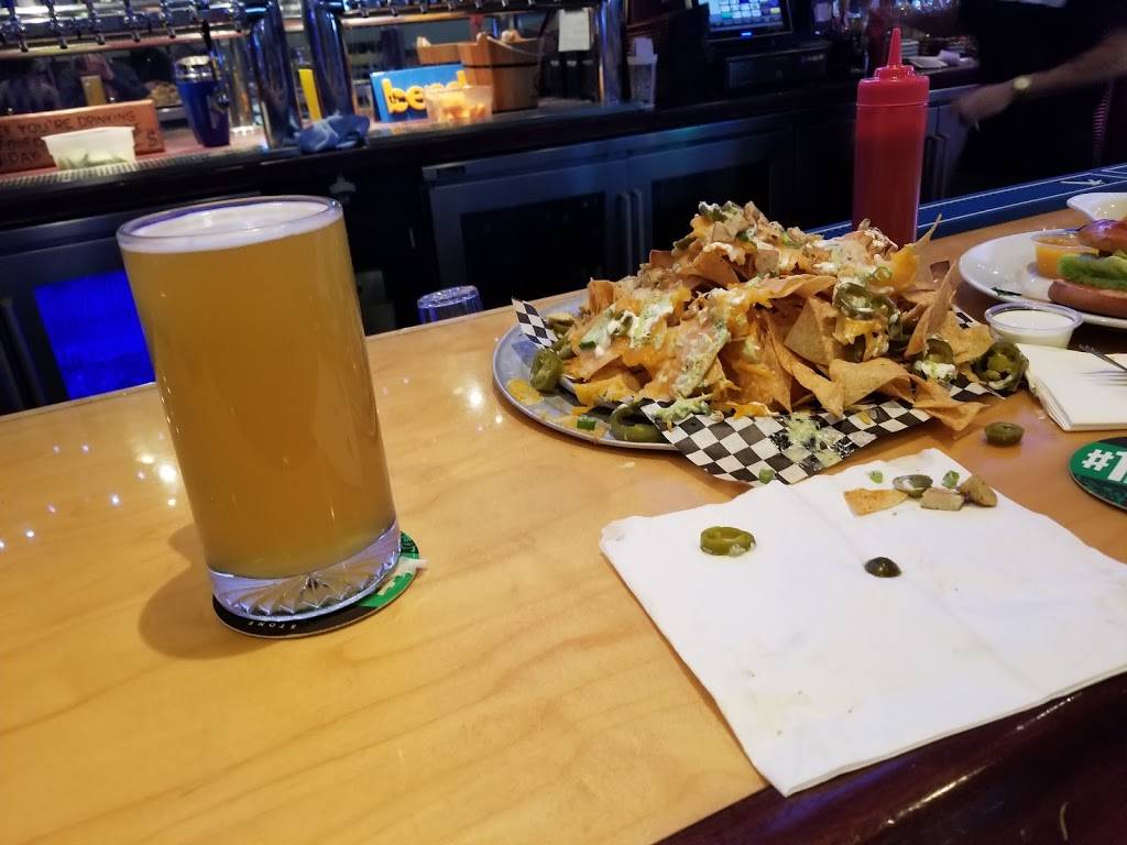 The Bench Sports Bar & Grill | restaurant | 3159 Yorba Linda Blvd, Fullerton, CA 92831, USA | 7145289150 OR +1 714-528-9150