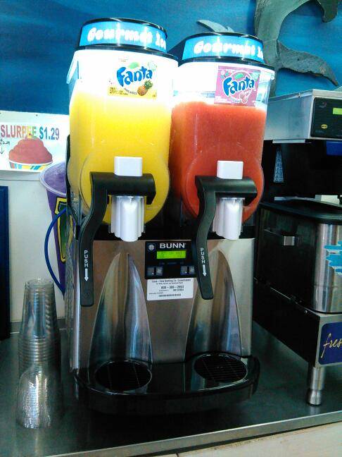 Waves Mart and Starfish Grill | restaurant | 1213 NC-24, Newport, NC 28570, USA | 2527266490 OR +1 252-726-6490