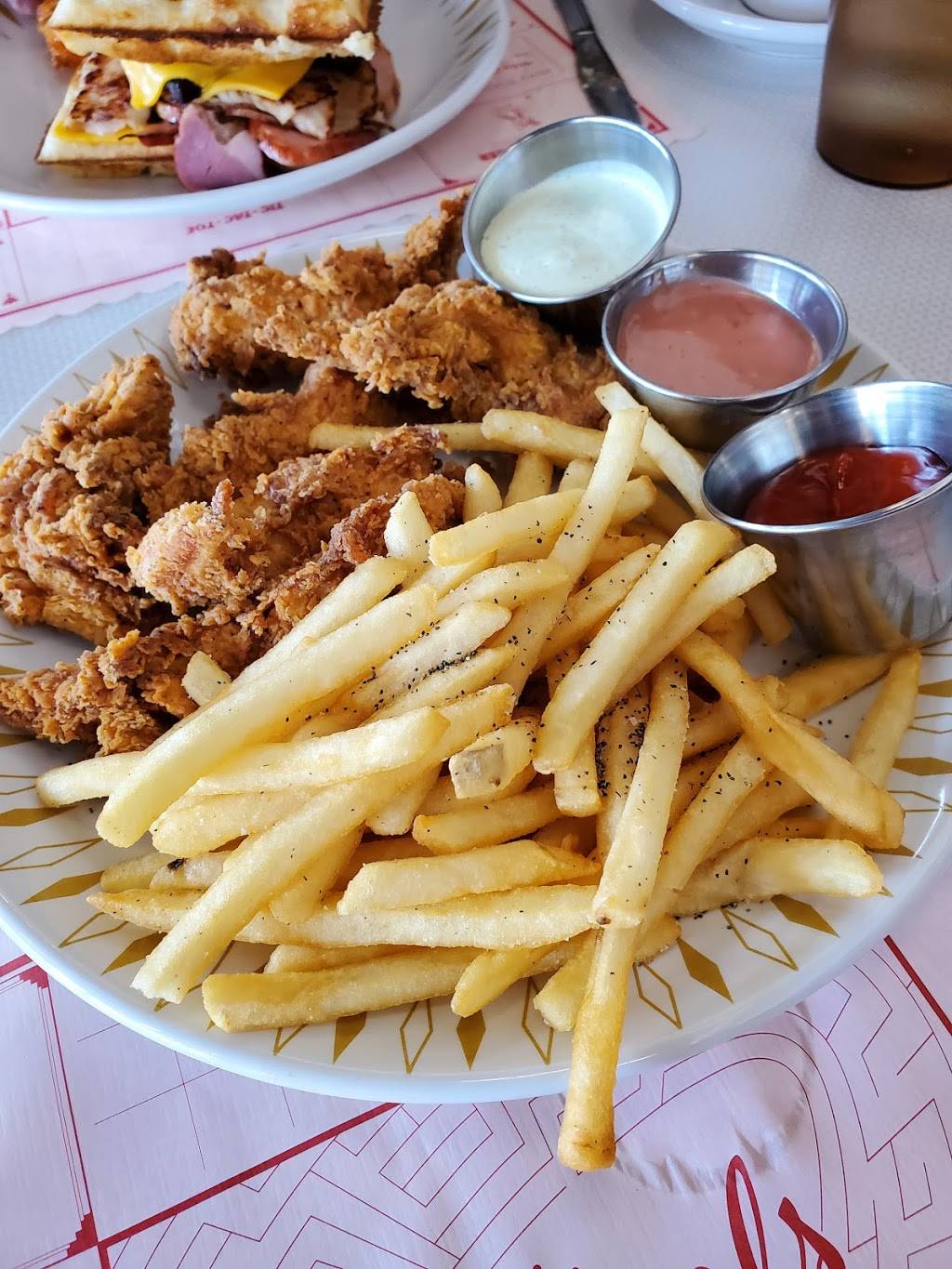 Royals | restaurant | 701 Wealthy St SE, Grand Rapids, MI 49503, USA | 6165511108 OR +1 616-551-1108