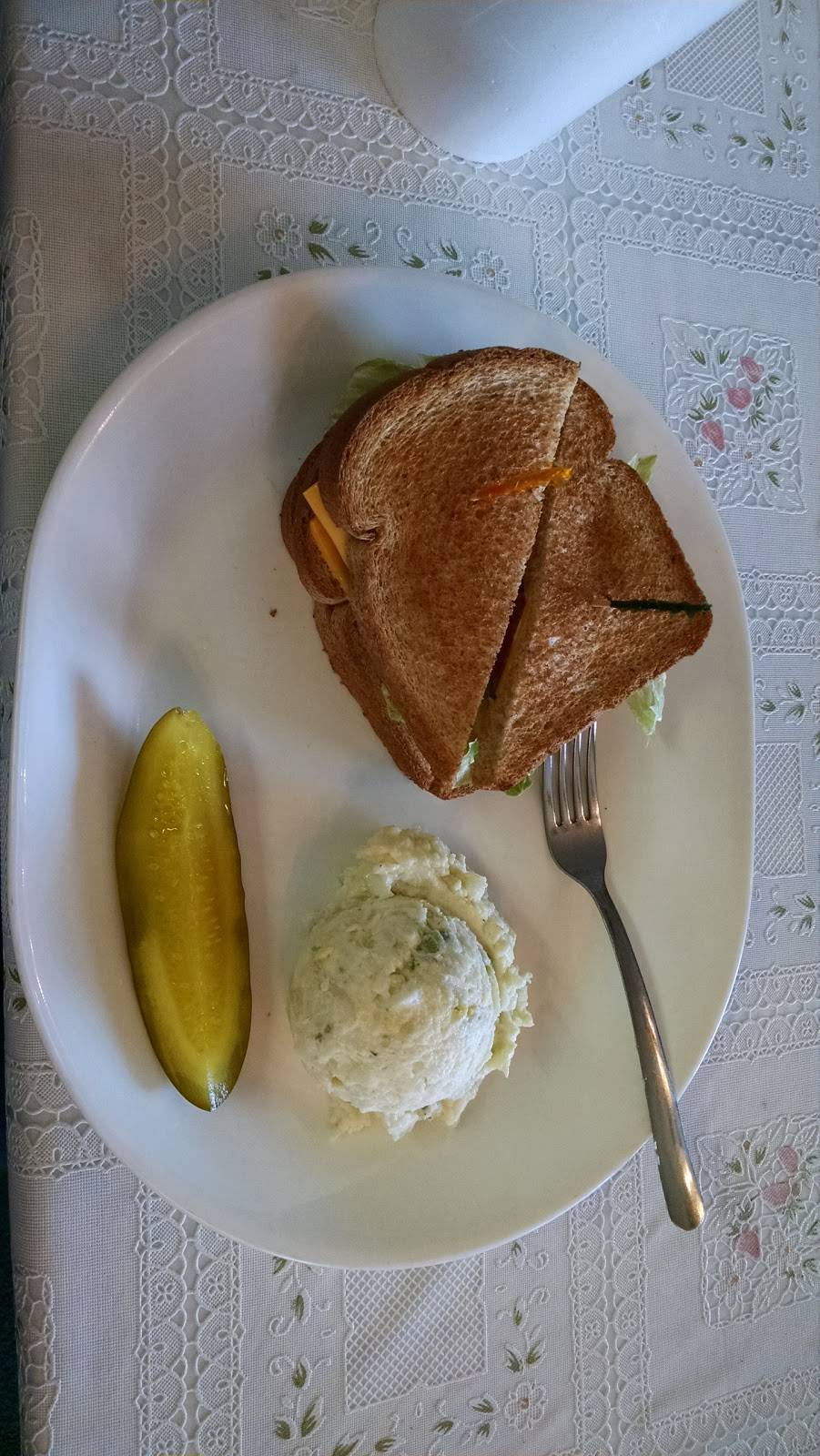 S & B Deli | meal takeaway | 854 Middle Creek Rd, Sevierville, TN 37862, USA | 8653661511 OR +1 865-366-1511