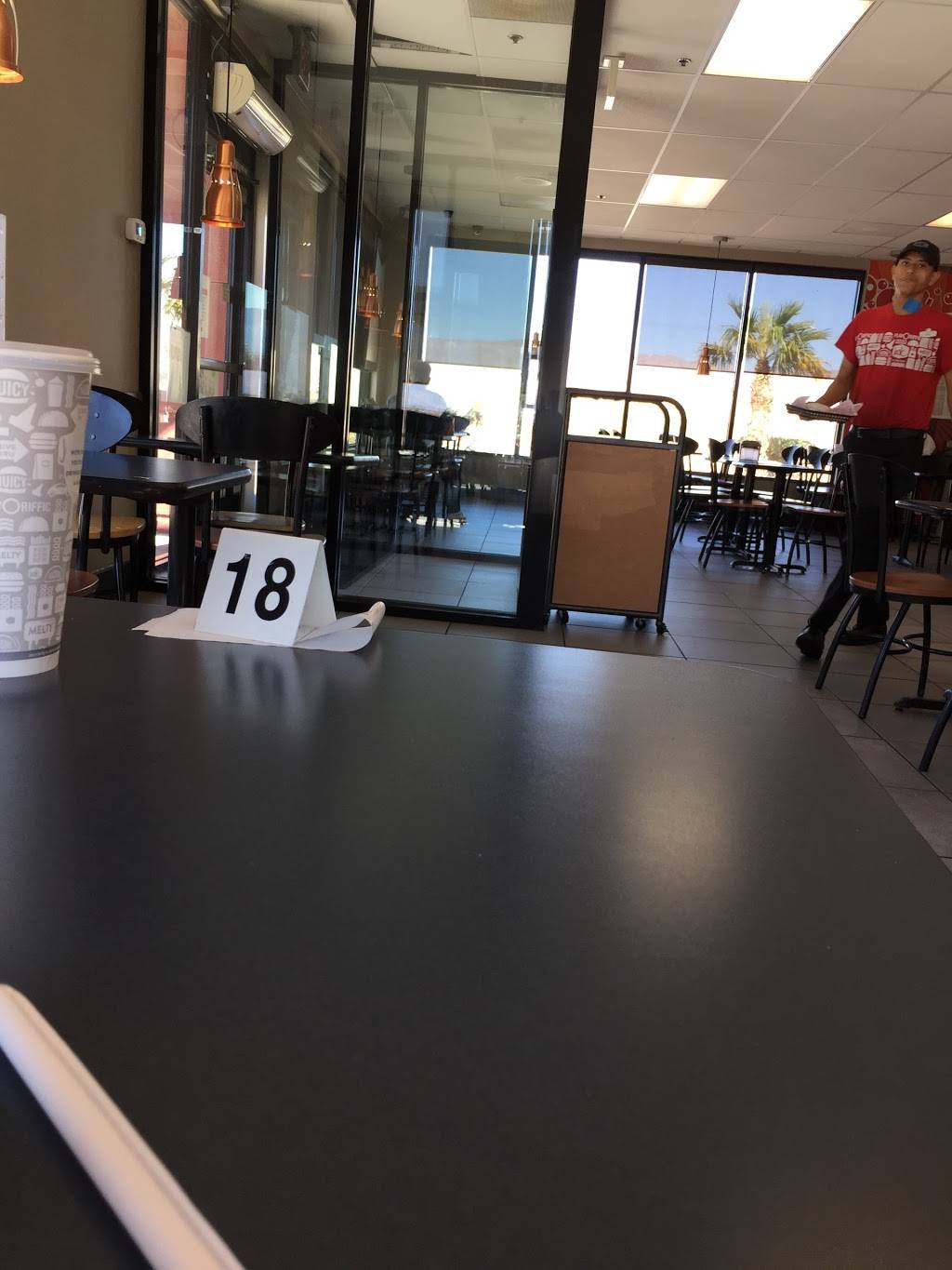 Jack in the Box | restaurant | 22600 Palm Dr, Desert Hot Springs, CA 92240, USA | 7603294991 OR +1 760-329-4991
