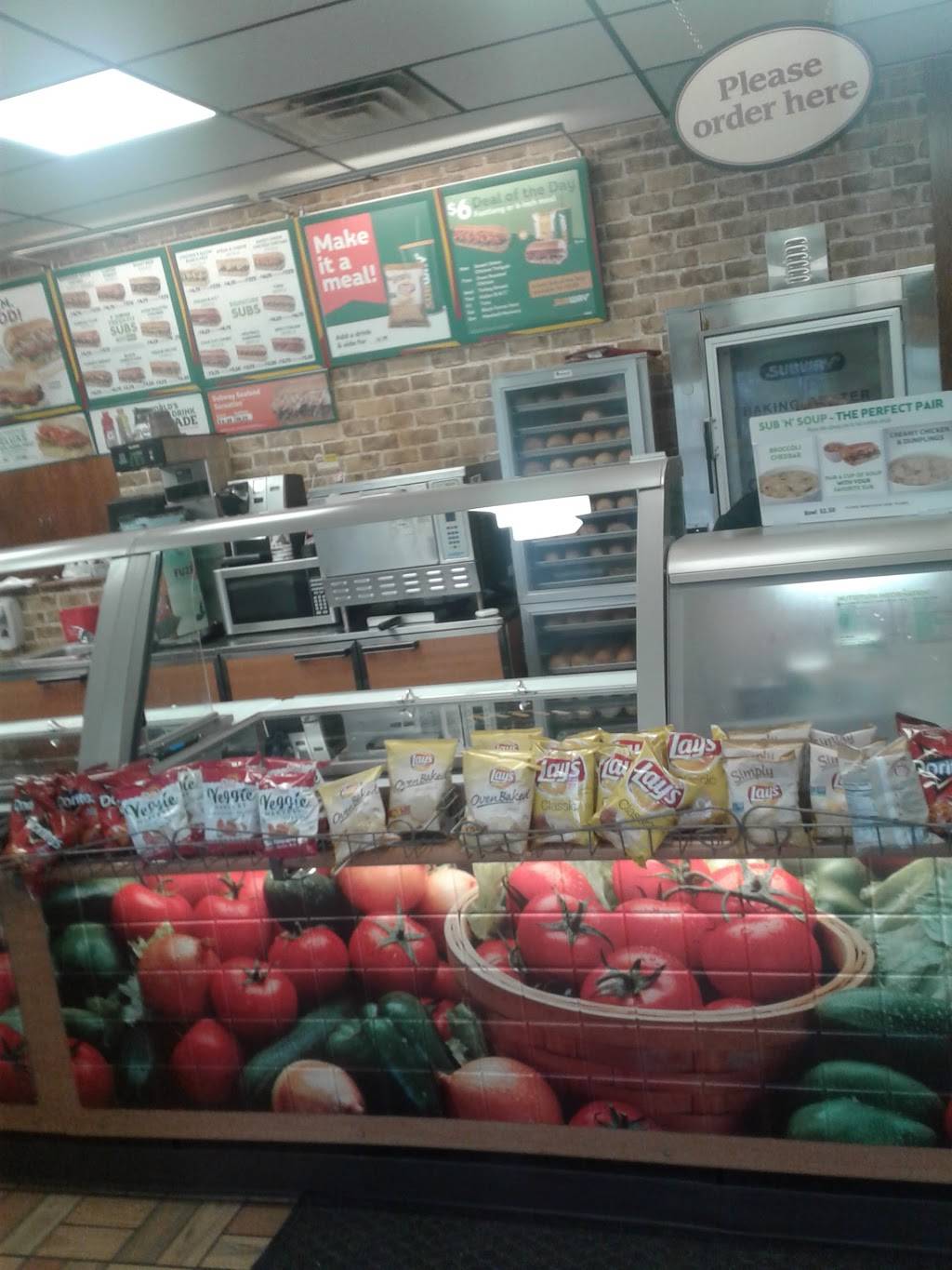 Subway | restaurant | 1401 N Walnut St, Hartford City, IN 47348, USA | 7653485663 OR +1 765-348-5663