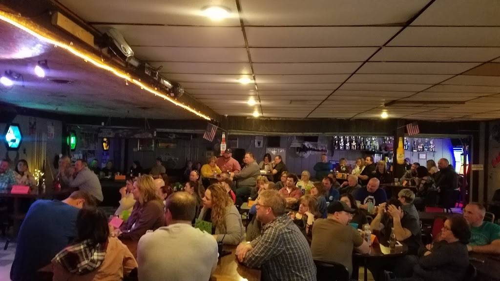 Irish Circle | restaurant | 405 N Walnut St, Wapella, IL 61777, USA | 2179355225 OR +1 217-935-5225