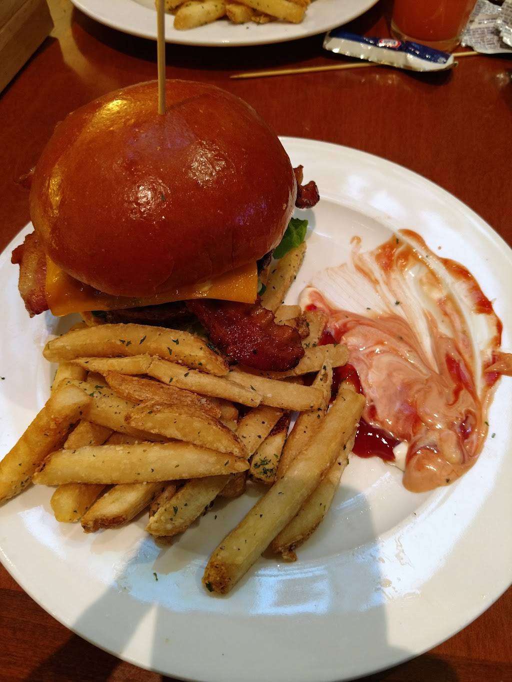 JBs Burger Kitchen + Bar | restaurant | 1855 Aeroplaza Dr, Colorado Springs, CO 80916, USA | 7193808516 OR +1 719-380-8516