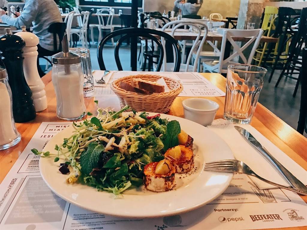 OUI Bar + KTCHN | restaurant | 609 S 3rd St, Minneapolis, MN 55415, USA | 6122527737 OR +1 612-252-7737