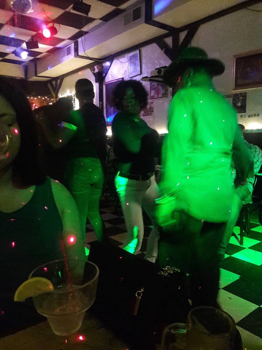 Chuck & Billys Bar & Carryout | restaurant | 2718 Georgia Ave NW, Washington, DC 20001, USA | 2022345870 OR +1 202-234-5870