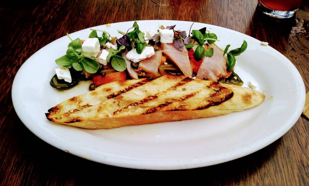 Flying Pig Pub & Kitchen Vista | restaurant | 230 S Santa Fe Ave, Vista, CA 92084, USA | 7606304311 OR +1 760-630-4311