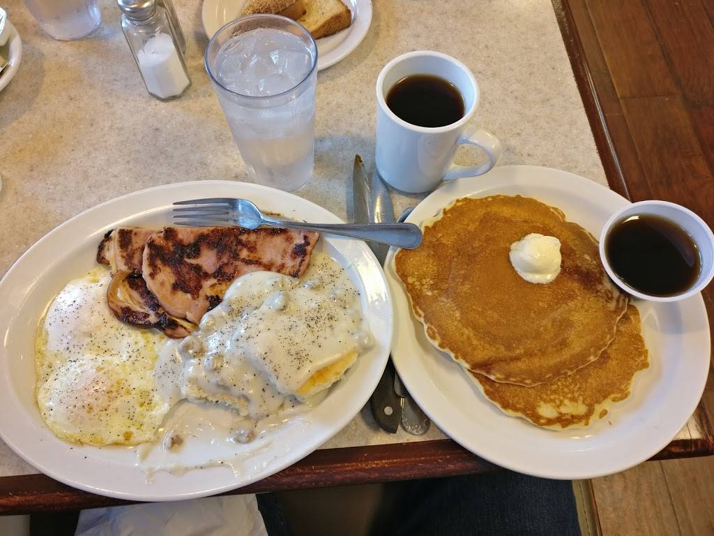 Menomonie Family Restaurant | restaurant | 2616 Hils Ct, Menomonie, WI 54751, USA | 8666430225 OR +1 866-643-0225