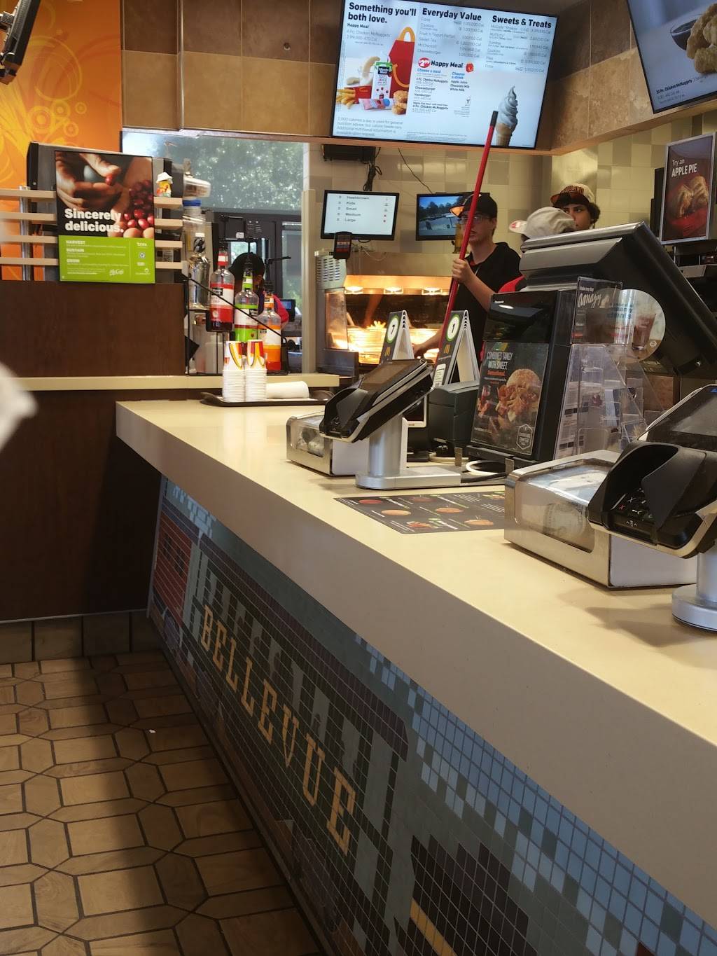 McDonalds | cafe | 100 McDonalds Dr, Bellevue, OH 44811, USA | 4194832215 OR +1 419-483-2215