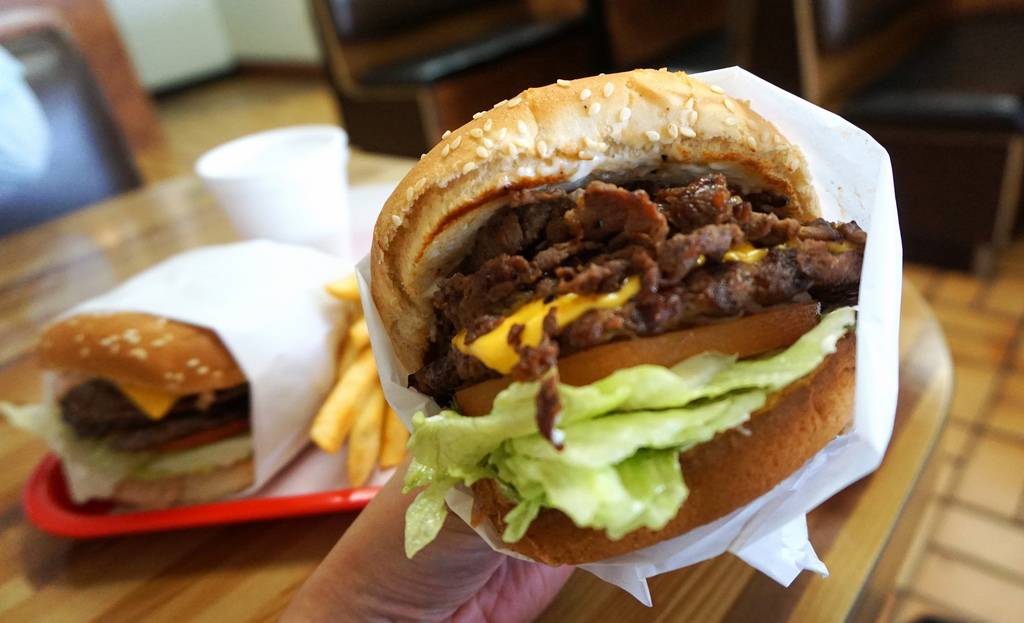 Astro Burger | restaurant | 5601 Melrose Ave, Los Angeles, CA 90038, USA | 3234691924 OR +1 323-469-1924