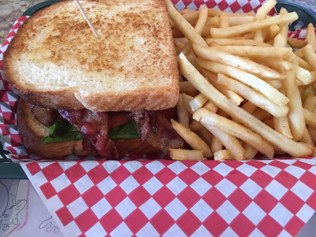 Rough-Cut Grill & Bar | restaurant | 19034 US-169, Milaca, MN 56353, USA | 3209832727 OR +1 320-983-2727