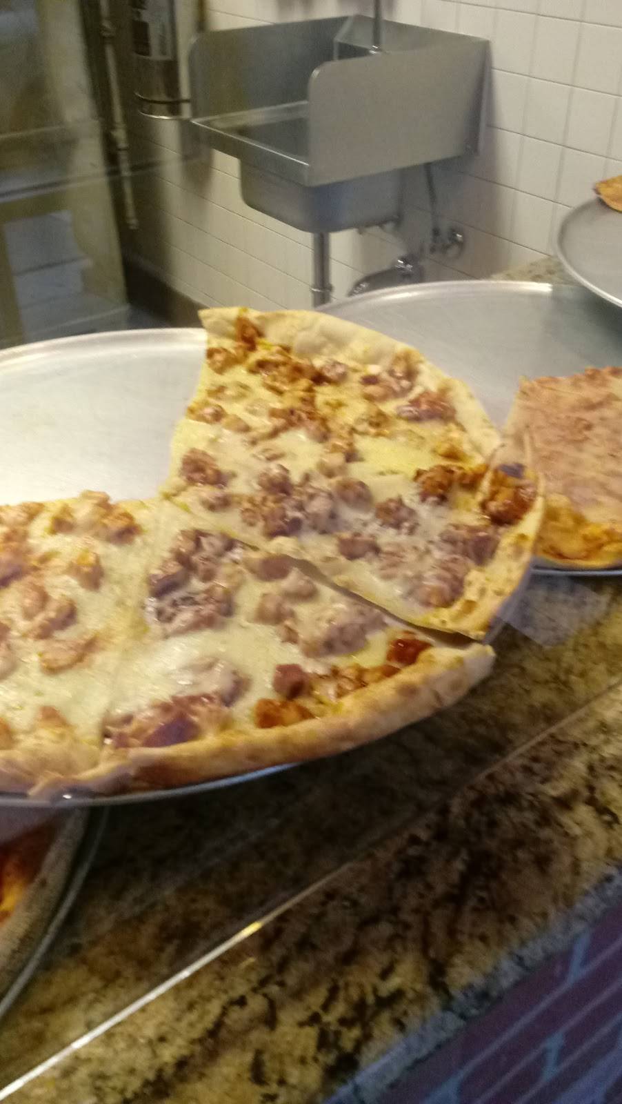 Pizza Di Famiglia | restaurant | 2242 S Kinnickinnic Ave, Milwaukee, WI 53207, USA | 4149880001 OR +1 414-988-0001