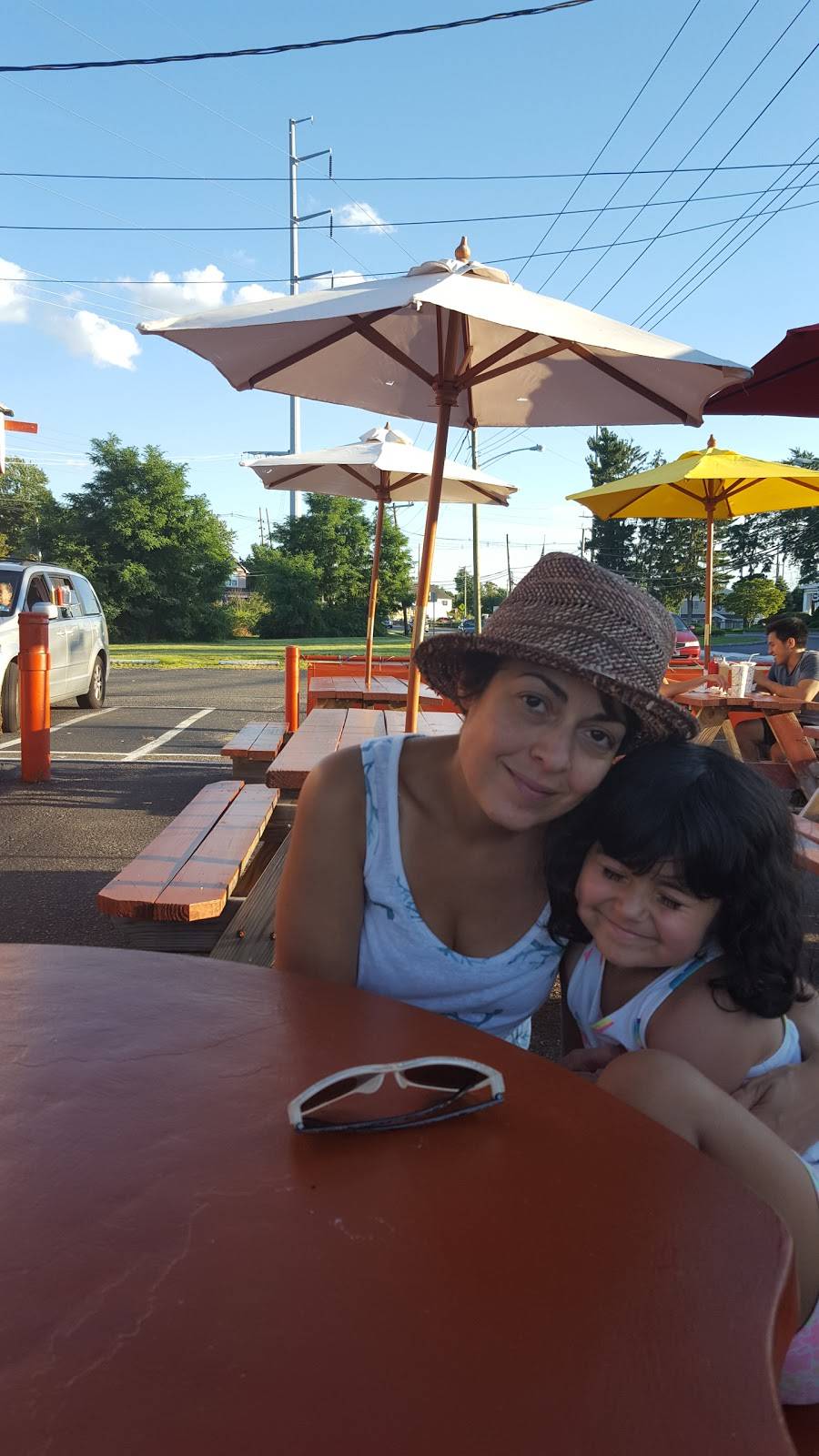 Stewarts Root Beer | restaurant | 347 Main St, Matawan, NJ 07747, USA | 7322429791 OR +1 732-242-9791